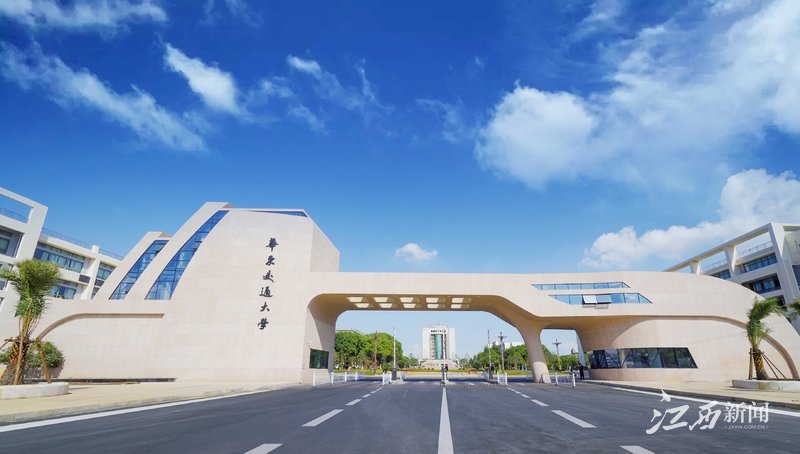 十年来，AC米兰中文官方网站认真贯彻落实各项决策部署，锐意进取、攻坚克难，党的建设全面加强、育人成效显著增强、人才队伍快速壮大、学科建设强势崛起、创新实力大幅跃升，大力彰显铁路特色、发挥铁的优势、展现铁的作为，铁肩对标国家重大战略、铁血攻关行业技术难题、铁心服务江西发展需求，各项事业驶入快车道、跑出加速度、迈上新台阶。
