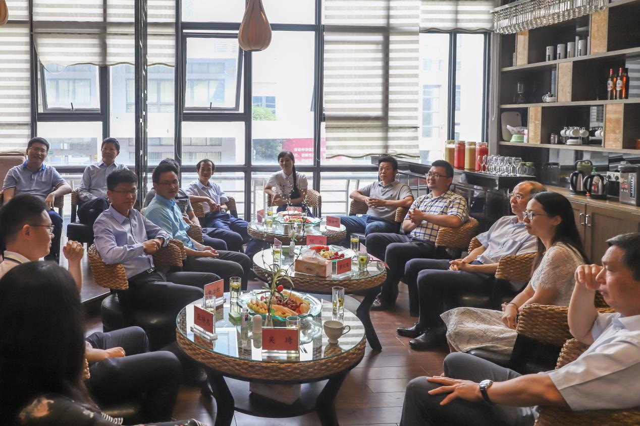 AC米兰中文官方网站成功举办首期高层次人才学术午餐会（图）