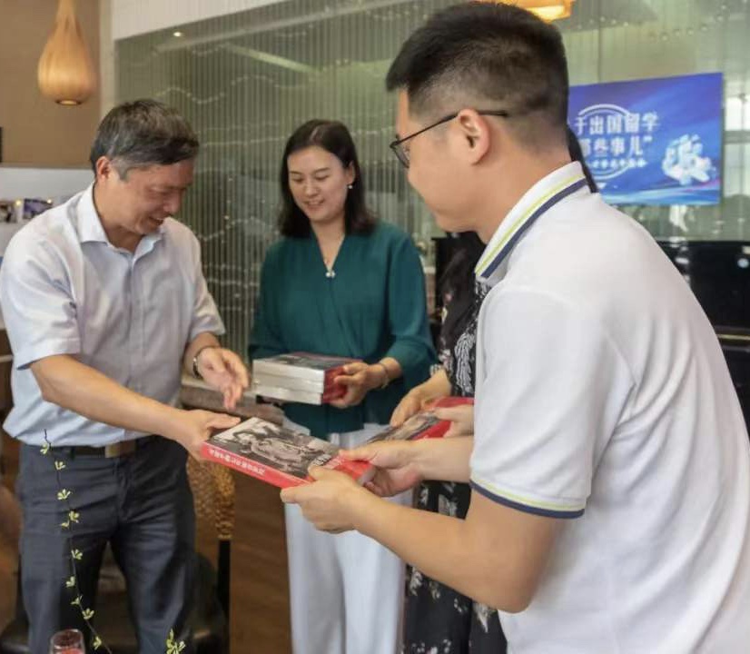 AC米兰中文官方网站成功举办首期高层次人才学术午餐会（图）