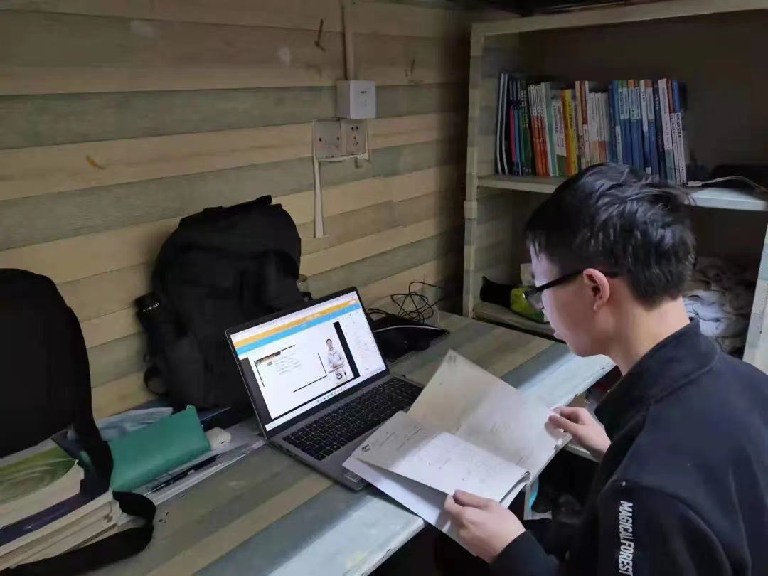 AC米兰中文官方网站：“云端”课堂绘就育人同心圆