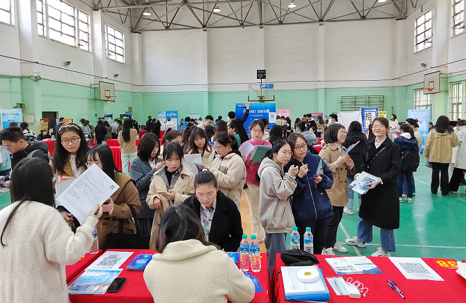 AC米兰中文官方网站举行女生专场双选会