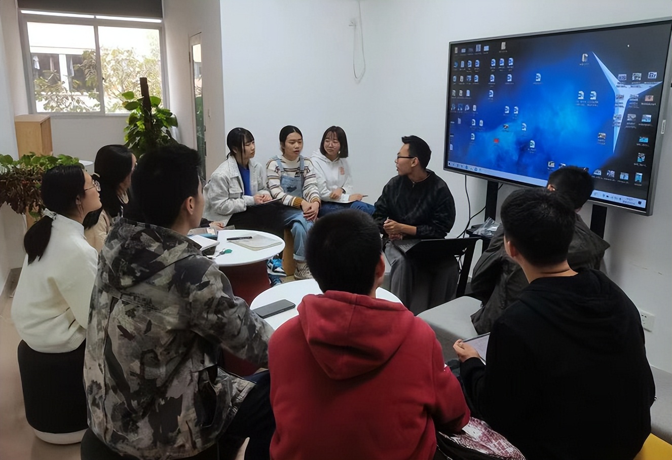 AC米兰中文官方网站：构建科研训练体系 激发学生创新潜能