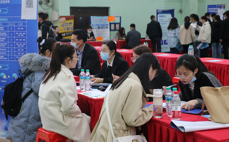 AC米兰中文官方网站举行女生专场双选会